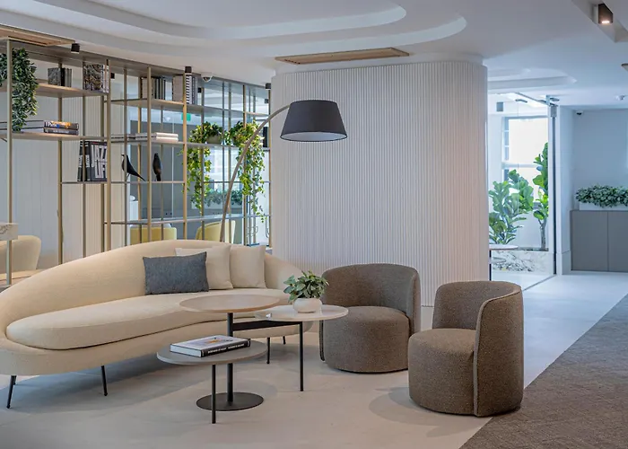 לינה וארוחת בוקר Larum - Adults Only באלאטונפורד